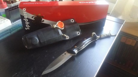 Cuchillo de supervivencia de la famosa marca SPYDERCO, modelo bushcraft UK. Acero 01 tool steel (alto 00