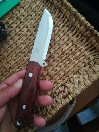 Vendo cuchillo ibex filo scandi acero n690 mango en cocobolo y separadores rojos nuevo de vitrina su precio 02