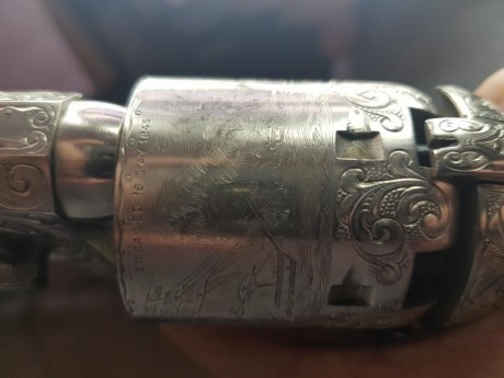 me interesa confirmar si es un revolver 1851 NAVY y sobre el grabado 00