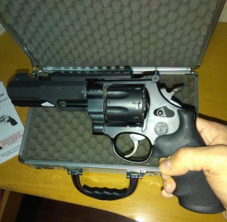 Buenas:

Quisiera comprar un revolver de cañon corto (2.5 o 3 pulgadas) para guiar con F, pero he leido 70