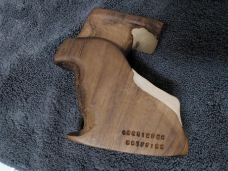 En venta esta cacha para Walther GPS, hecha por Sarmiento. Su precio 70€ más portes si los hubiera. 02
