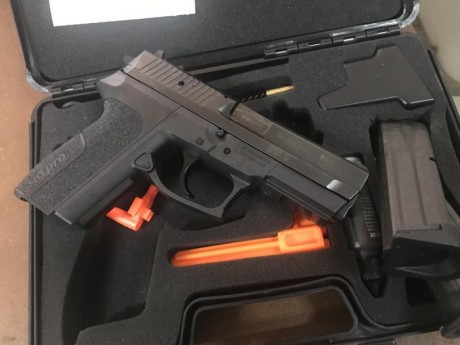 Se vende pistola  Sig Sauer SP2022  con muy muy muy poco uso... no habrá tirado ni 150 cartuchos, ya que 00