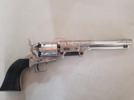 me interesa confirmar si es un revolver 1851 NAVY y sobre el grabado 70
