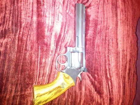 Hola pongo en venta o cambio por algo que me interese mi revólver dan wesson modelo 715 Inox de 6 pulgadas 02