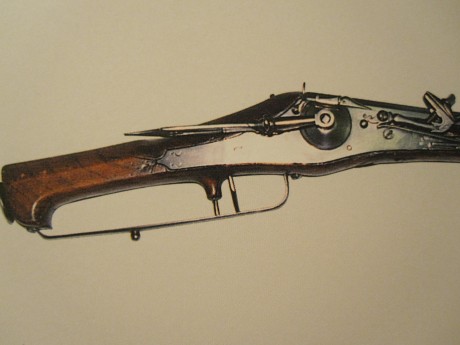 Voy a colocar unas fotos de un arma larga alemana de llave de mecha del siglo XVI. 91