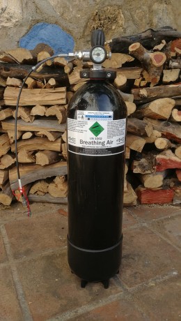 Un amigo vende Botella de aire comprimido de 300 bares con capacidad de 12L. Comprada en Junio 2018, Timbrada 02