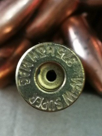 Buenas pongo a la venta 120 vainas y 200 puntas del 375 H&H . Las vainas son de único disparo y las 01