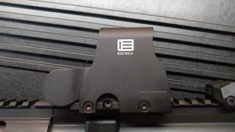 Pongo a la venta este Eotech corto en un estado estetico y de uso perfecto.

Se entrega con su embalaje 01