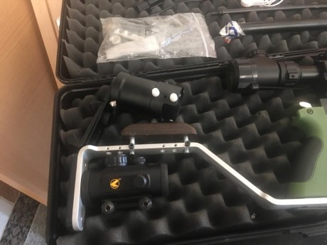 Un amigo me a pedido que Le ponga en venta esta pistola lleva dos cañones culata de rápid silenciador 01