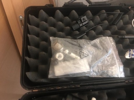 Un amigo me a pedido que Le ponga en venta esta pistola lleva dos cañones culata de rápid silenciador 12