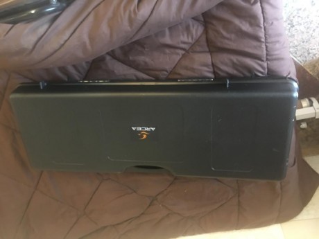 Un amigo me a pedido que Le ponga en venta esta pistola lleva dos cañones culata de rápid silenciador 11