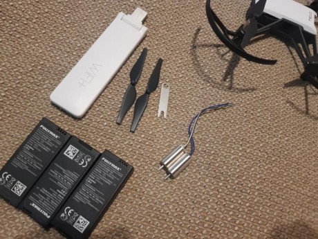 Es el mejor dron de su categoría, de lejos, su cámara y vídeos son excelentes. 
hay miles de vídeos en 00