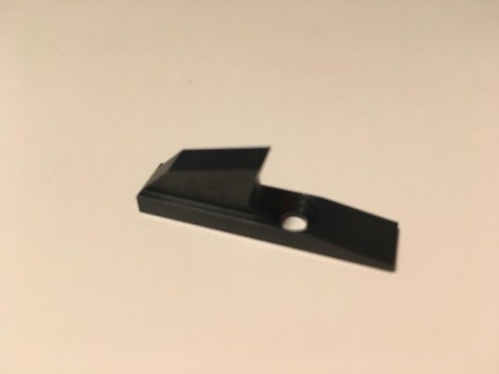 Vendo punto de mira  de 4,5 mm y cono compensador para la punta.

Para pistolas Steyr LP10 y LP50, desconozco 01