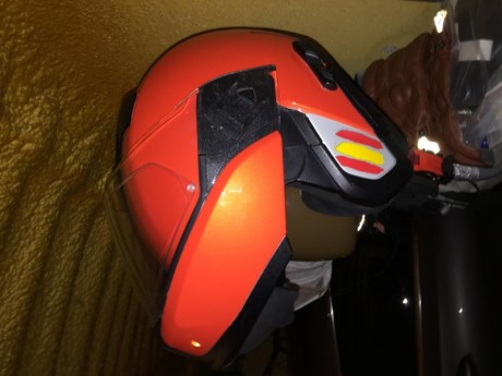Hola, vendo casco bmw system 6, talla M, en perfecto estado, pintado de color naranja en taller de pintura 12