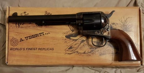 Vendo A. Uberti SAA 1873 del calibre 44 WCF (44-40) con cañón de 7,5".
De cartucho metálico.

Ideal 02