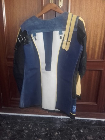 Por no usar vendo o cambio chaqueta de tiró anschuz talla 48-50  por visor típo vector optic,  nikko de 00