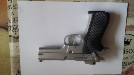 Vendo  en Coslada (Madrid) por jubilacion en perfecto estado con muy pocos disparos 300€,  regalo dos 01