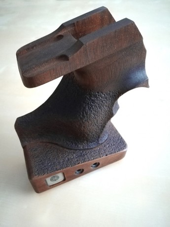 Hola, vendo Cacha para pistola Steyr LP10 o LP50 por no usar.

En la base de la cacha pone tamaño S pero 00