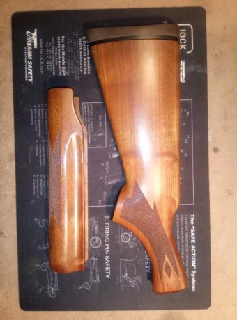 Vendo culata y guardamanos madera, procedente de una Remington 870 Wingmaster.

El estado es impecable, 02