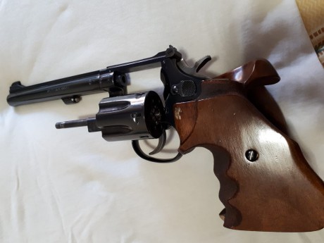 vendo revolver SMITH & WESSON modelo K22 - 17/4 del calibre 22" lr con tambor de 6 tiros

ESTA 20
