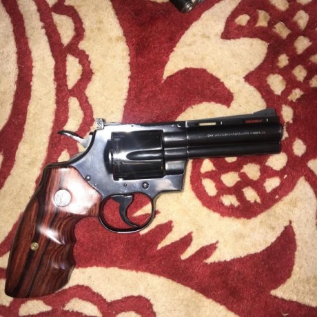 Esta en Buenas condiciones
Regalo Cargador Rapido
Cachas originale Marron tambien incluidas 02