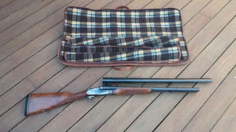 Buenos días.

Pongo en venta mi escopeta paralela de la marca Vasco Belga con dos juegos de cañones.

La 02