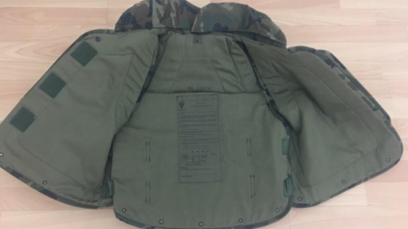 Chaleco antifracmentos militar boscoso totalmente NUEVO talla M , ideal para airsof o  caza ya que protege 00
