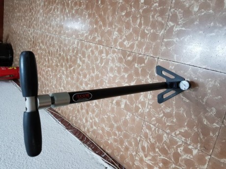 Pcp de muy poco peso Falcón calibre 5,5 en perfecto estado salvo el desperfecto que se ve en una fotografía 10
