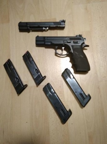 Hola amigos! ya que se muestran tantas armas buenas creo que a los propietarios de una cz 75 se nos tendría 111