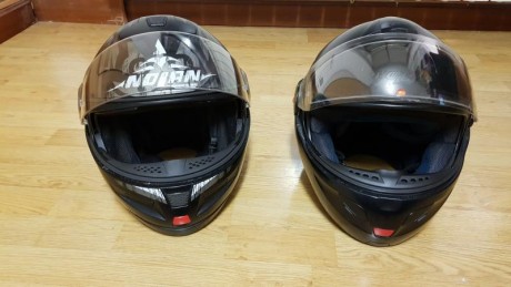 A la venta por renovación dos cascos modulares (abatibles) marca NOLAN. 

Los dos son de talla L (+-57/58cm). 22