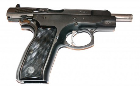 Vendo por no usar y por dejar el tiro. La compre nueva y siempre ha sido mía.
El arma no ha tirado ni 00