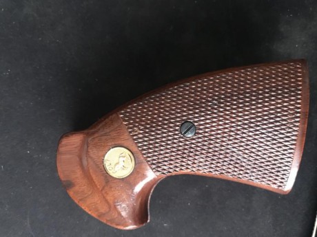 Esta en Buenas condiciones
Regalo Cargador Rapido
Cachas originale Marron tambien incluidas 70