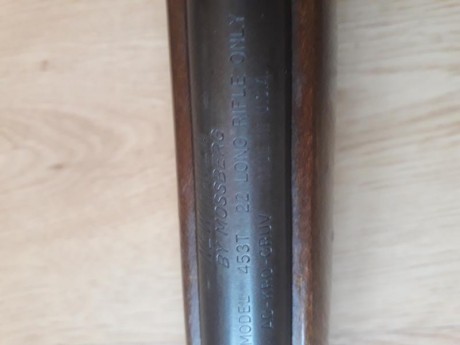 Vendo carabina semiautomática calibre 22 LR Mossberg fabricada en USA, buen estado. Ocasión 125€. 02