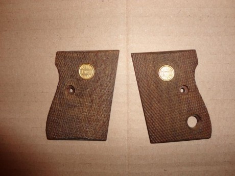 Vendo cachas de madera Astra 7000 22LR, nuevas a estrenar 30 € + envío. 01