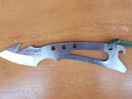 Cuchillo Aitor Jungle King II, con muy poco uso (se habrá sacado al campo 5 o 6 veces). Tiene señales 01