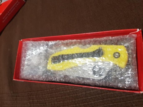 Fallkniven tk3 170€ filo de fábrica, nunca a cortado nada 

Gerber escalada, 50€ filo de fábrica 

Spyderco 01