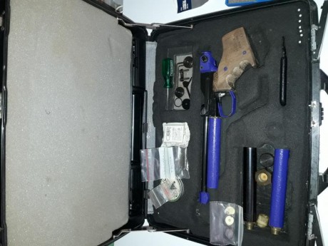 Este es el precio 400€.Vendo por no usar este arma,con todo lo que se ve en las fotos.Empuñadura Sarmiento 00