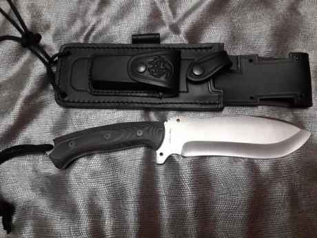 Vendo este j&v gladius. El cuchillo está impoluto. Sólo lo he sacado de la caja para míralo , lo tengo 02