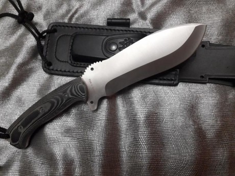 Vendo este j&v gladius. El cuchillo está impoluto. Sólo lo he sacado de la caja para míralo , lo tengo 01