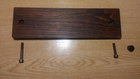 Vendo esta base inclinada de BR aire para una HW100. 
Medidas 26cm x 7'4cm.
No hace falta taladrar la 01