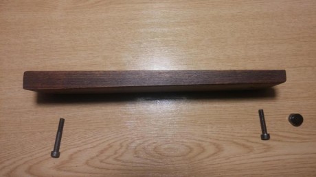 Vendo esta base inclinada de BR aire para una HW100. 
Medidas 26cm x 7'4cm.
No hace falta taladrar la 00
