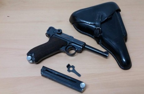 Hola a todos:
Vendo una Mauser Luger código 42 del año 1939 en libro de coleccionista, EN ESTADO DE TIRO. 01
