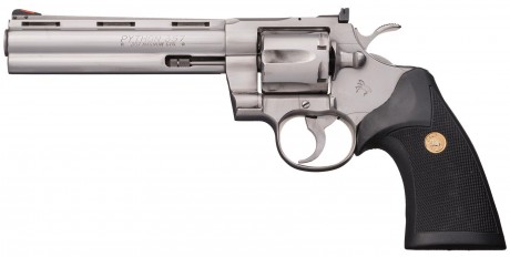Recientemente he comprado un revolver Colt Python funcionando,  inscrito en el libro de coleccionista, 20