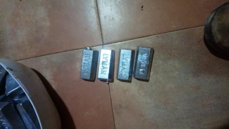 Hola, vendo lingotes de plomo ya endurecido 5%antimonio  5%estaño.ideal para proyectiles. A 4€ el kilo. 11