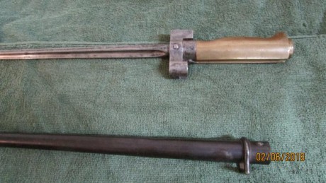 Buenos pues otra bayoneta una lebel 1886 con su funda en un estado genial como se puede ver, su precio 01