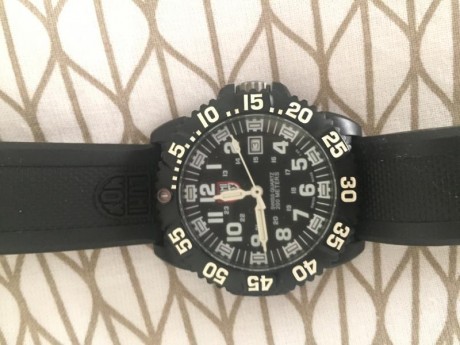 Vendo reloj LUMINOX original serie especial Navy Seals, con emblema/Tridente grabado en el reverso. Con 02