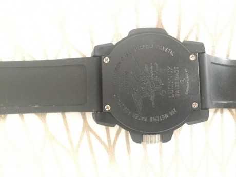 Vendo reloj LUMINOX original serie especial Navy Seals, con emblema/Tridente grabado en el reverso. Con 01