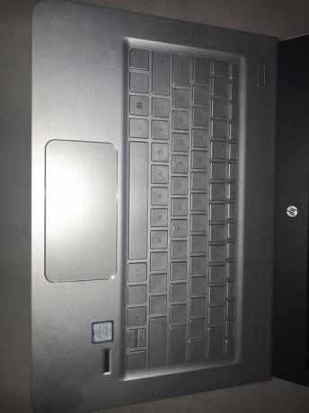 Como nuevo, en perfecto estado. PC HP Envy 256gb SSD, 8gb de RAM, Se entregan Win 10 PRO. es untrafino.

El 00