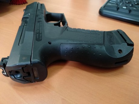 Buenas 
vendo walther p99 nueva ha tirado unos 100 cartuchos, guiada en A 400€ negociables o cambio por 10