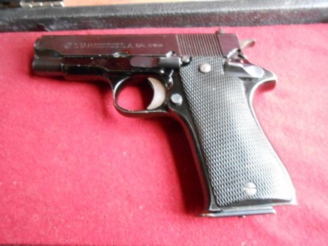 Vendo pistola 9 mm parabelum por 150 E está en perfecto estado es de aluminio  menos el cañon es la que 42